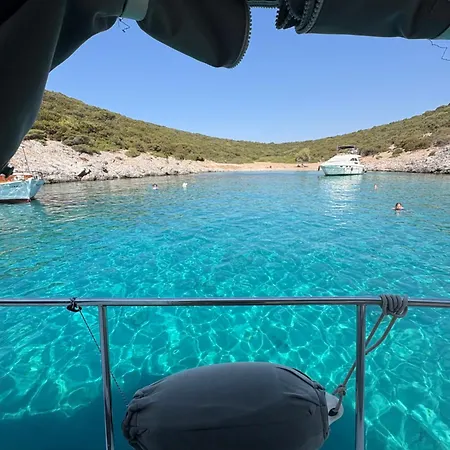Botel Kacamak Yachting