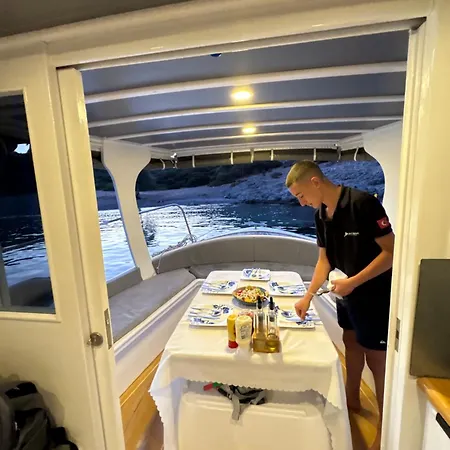 Botel Kaçamak Yachting