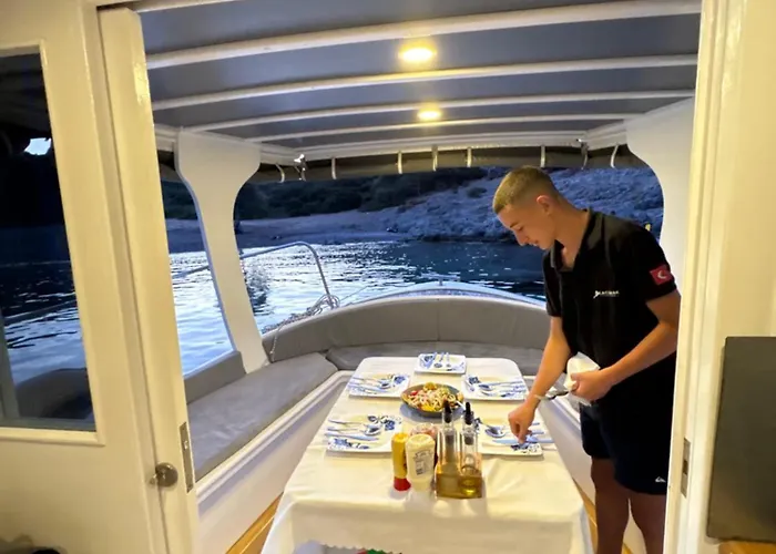 Botel Kaçamak Yachting